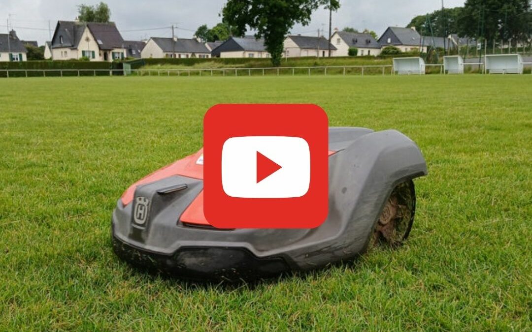 VIDEO : Entretien de terrains de sport par robots de tonte à Maen Roch